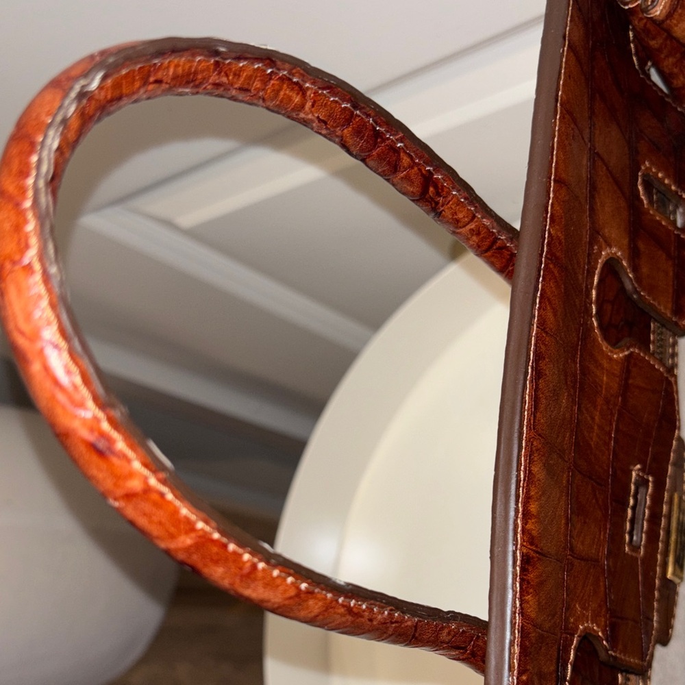 Sophisticated Brown Crocodile Leather Handbag - Picture 14 of 15